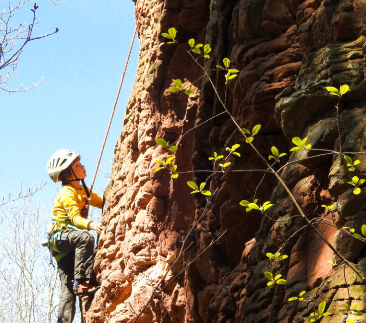 Von klein auf:  Gut gesichert  lernen Kinder früh, gemsengleich  Felsen zu erobern.  | © privat