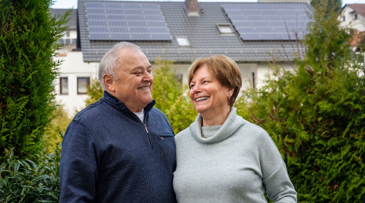 Kombination: PV-Anlage auf dem Dach, Wechselrichter und Speicher kompakt im Keller — damit wird ein Selbstnutzungsgrad von 85 Prozent erreicht. | © Marc Wilhelm