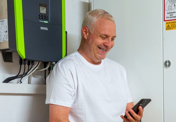 Der kleine Unterschied:  Der Power Boost in der Wallbox Pulsar Plus sorgt dafür, dass bei Ingo Hamel überschüssiger Solarstrom in Kombination mit möglichst wenig Strom aus dem Netz kombiniert wird. | © Marc Wilhelm