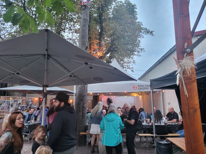 Schirme auf einer Veranstaltung