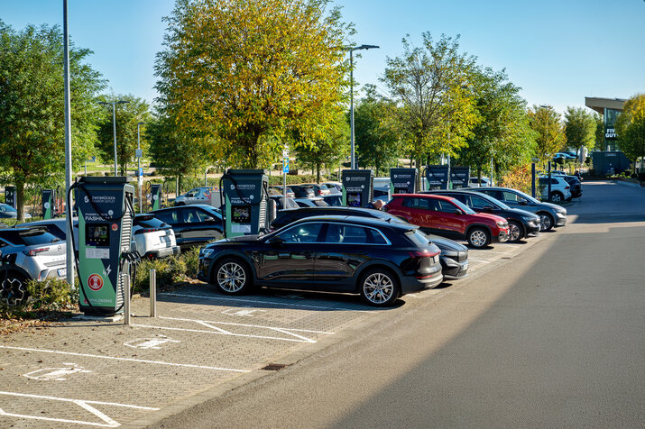 Ladeinfrastruktur, Fashion-Outlet, E-Mobilität, Shopping-Center, Standortpartner