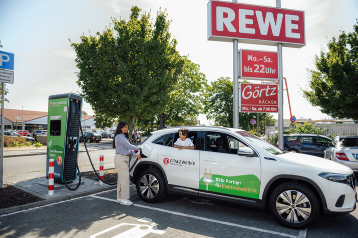 Ladeinfrastruktur, LEH, E-Mobilität, Lebensmitteleinzelhandel, Standortparnter