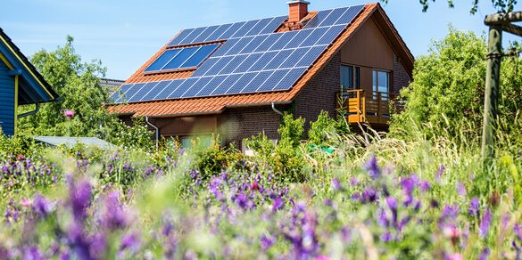 Haus mit PV-Anlage PV-Anlage, Photovoltaik, Solarstrom